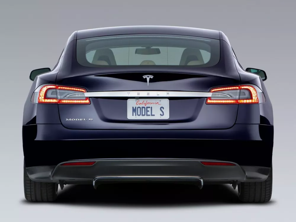 Автомобиль Tesla Model S I Лифтбек
