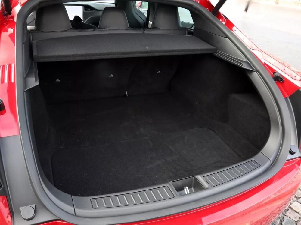 Автомобиль Tesla Model S I Рестайлинг Лифтбек