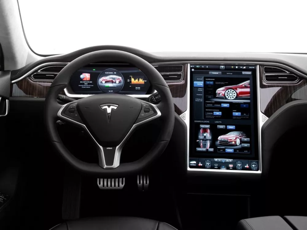 Автомобиль Tesla Model S I Лифтбек