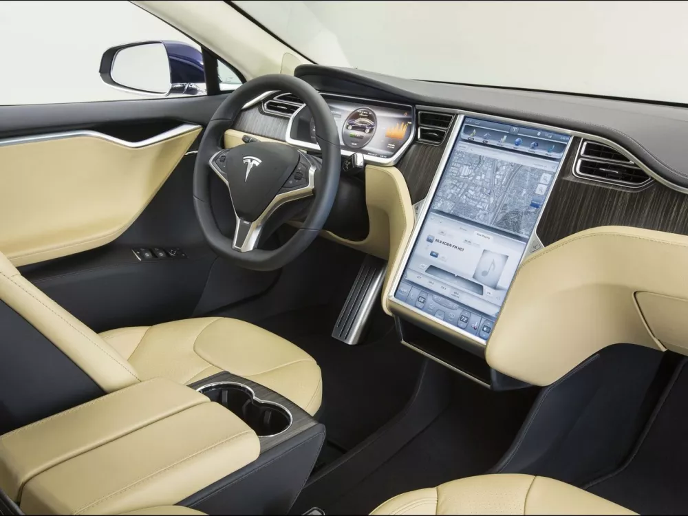 Автомобиль Tesla Model S I Лифтбек