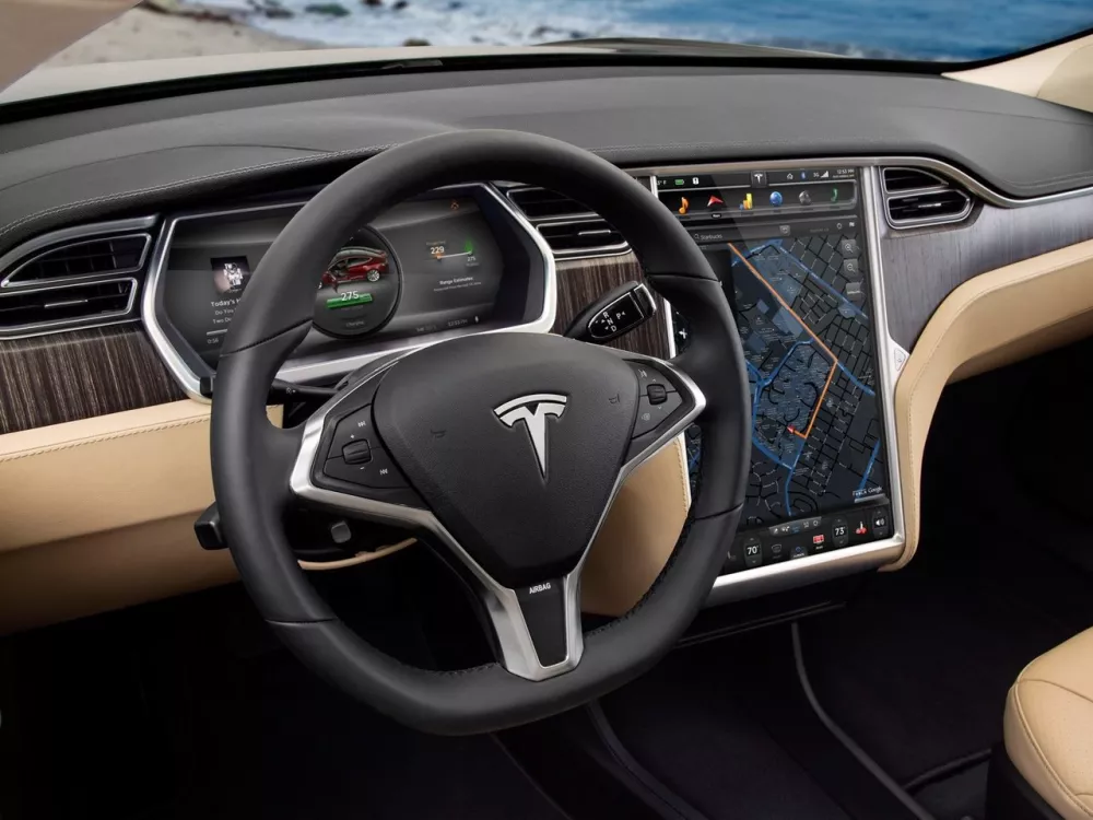 Автомобиль Tesla Model S I Лифтбек