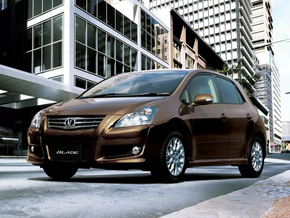 Автомобиль Toyota Blade I (E150) Хэтчбек (5 дверей)