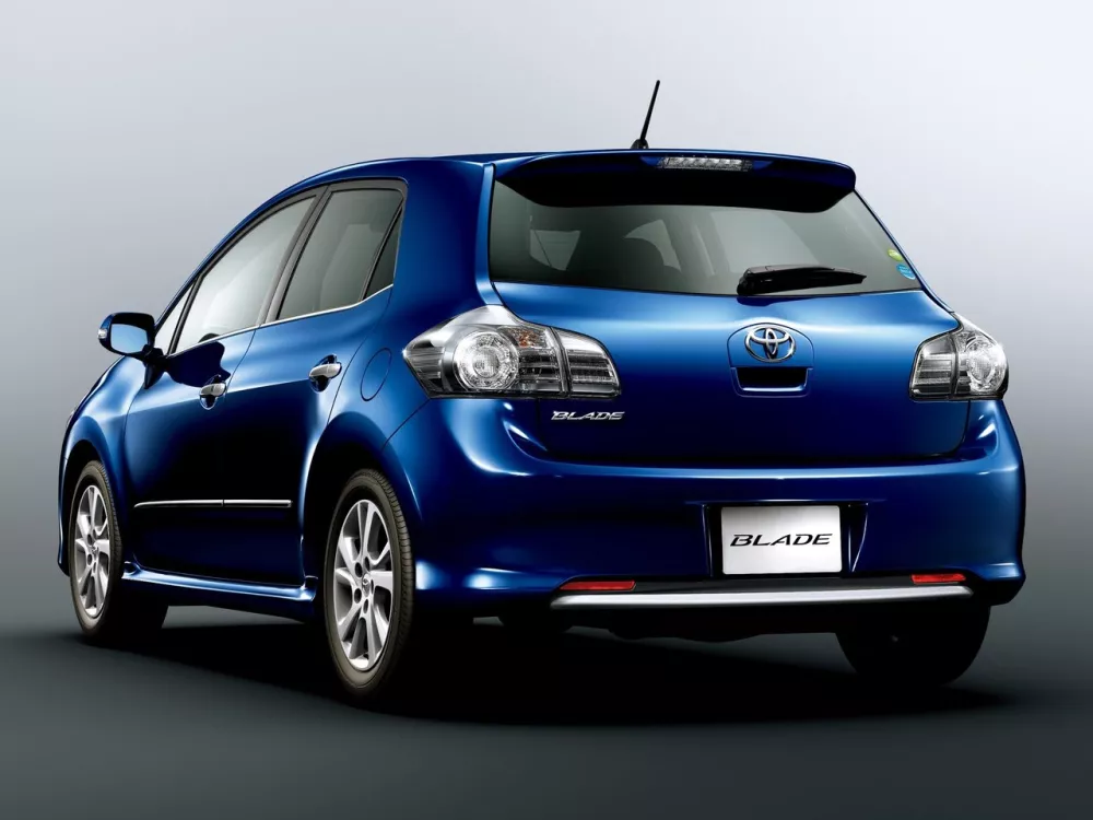 Автомобиль Toyota Blade I (E150) Рестайлинг Хэтчбек (5 дверей)