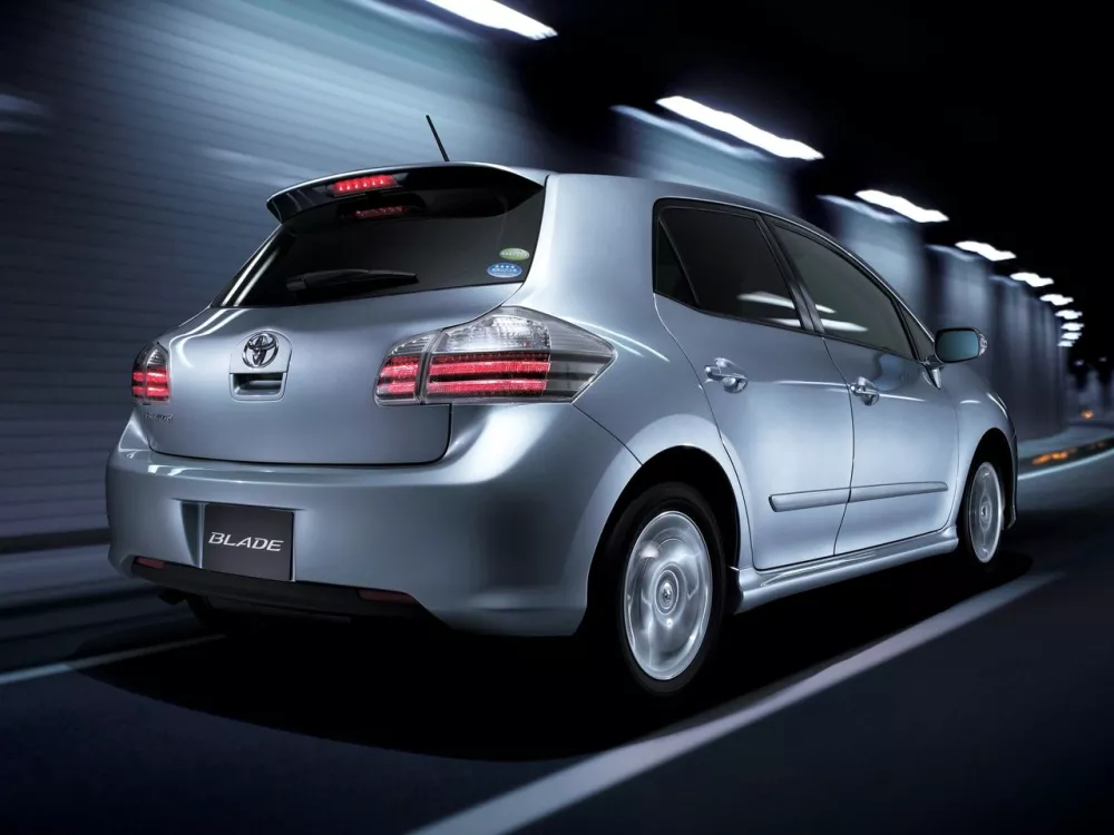 Автомобиль Toyota Blade I (E150) Хэтчбек (5 дверей)
