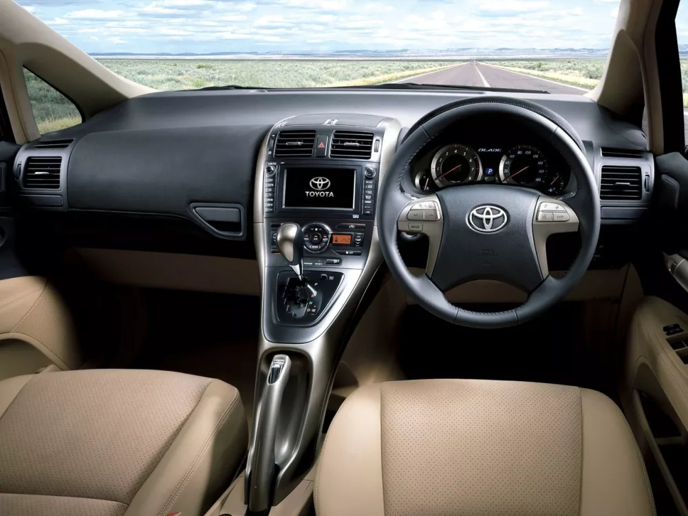 Автомобиль Toyota Blade I (E150) Хэтчбек (5 дверей)