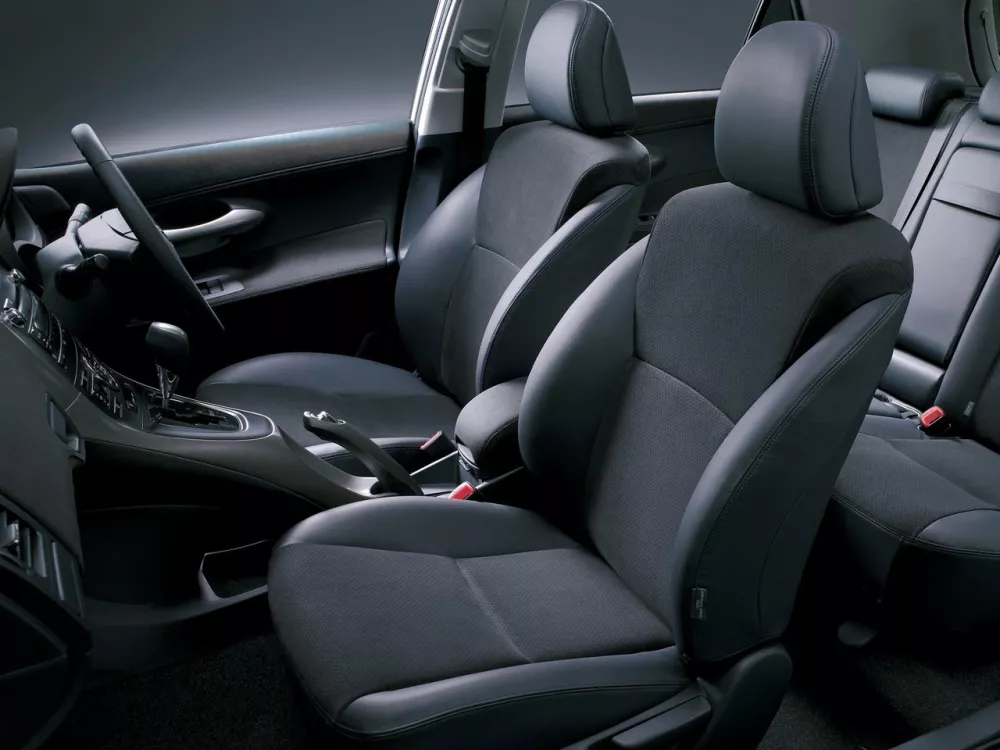 Автомобиль Toyota Blade I (E150) Хэтчбек (5 дверей)