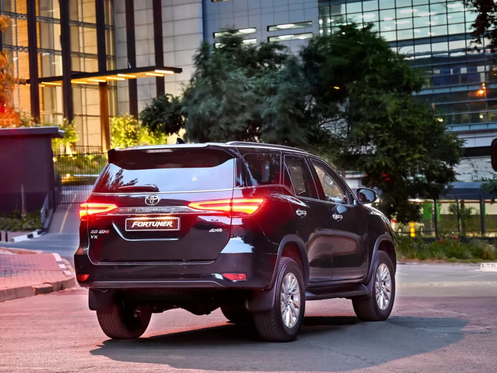 Автомобиль Toyota Fortuner II Рестайлинг Внедорожник (5 дверей)