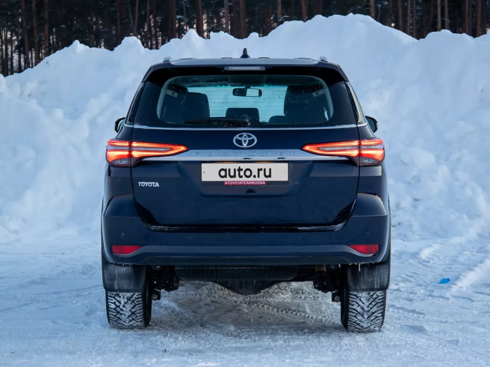 Автомобиль Toyota Fortuner II Рестайлинг Внедорожник (5 дверей)