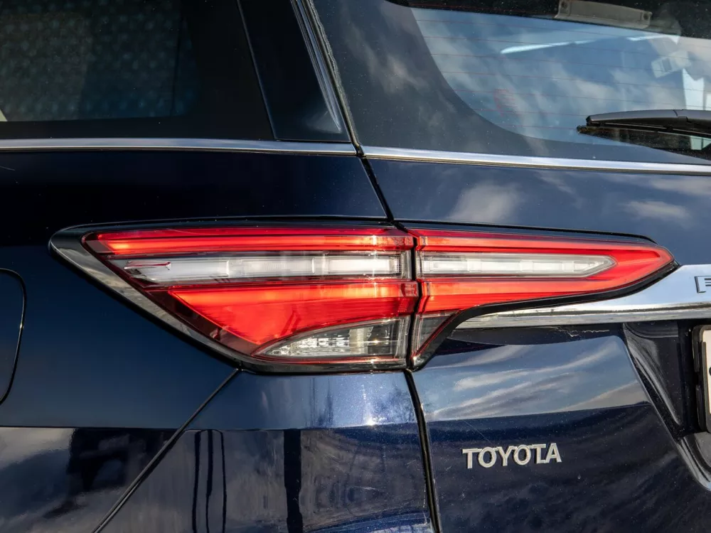 Автомобиль Toyota Fortuner II Рестайлинг Внедорожник (5 дверей)