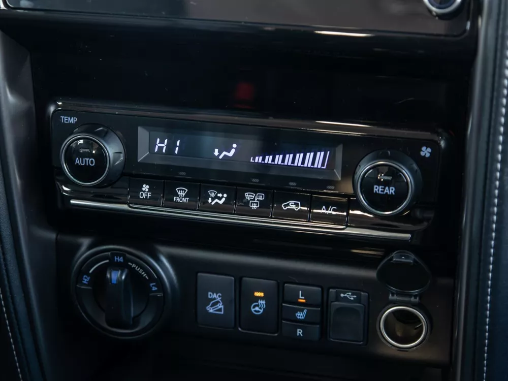 Автомобиль Toyota Fortuner II Рестайлинг Внедорожник (5 дверей)