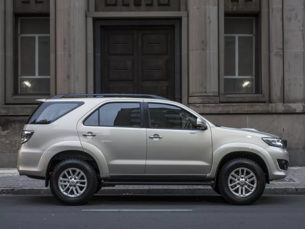Автомобиль Toyota Fortuner I Рестайлинг 2 Внедорожник (5 дверей)