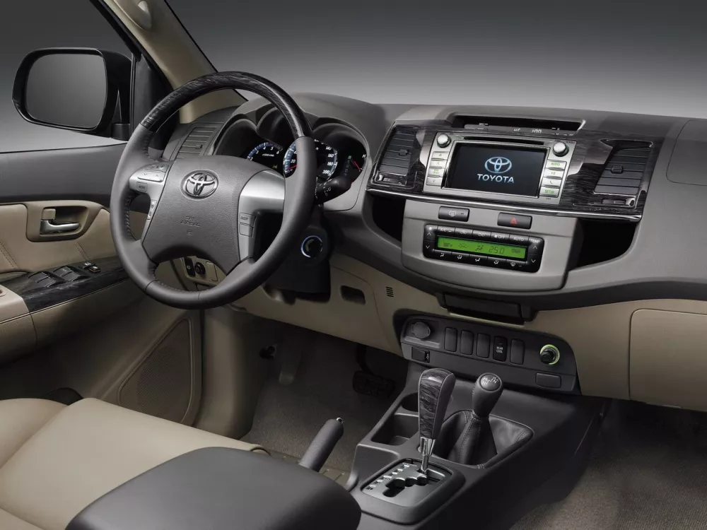 Автомобиль Toyota Fortuner I Рестайлинг 2 Внедорожник (5 дверей)