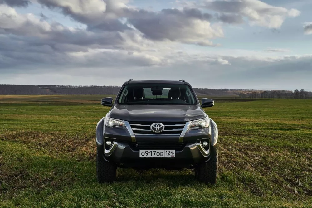 Автомобиль Toyota Fortuner II Внедорожник (5 дверей) Arctic Trucks