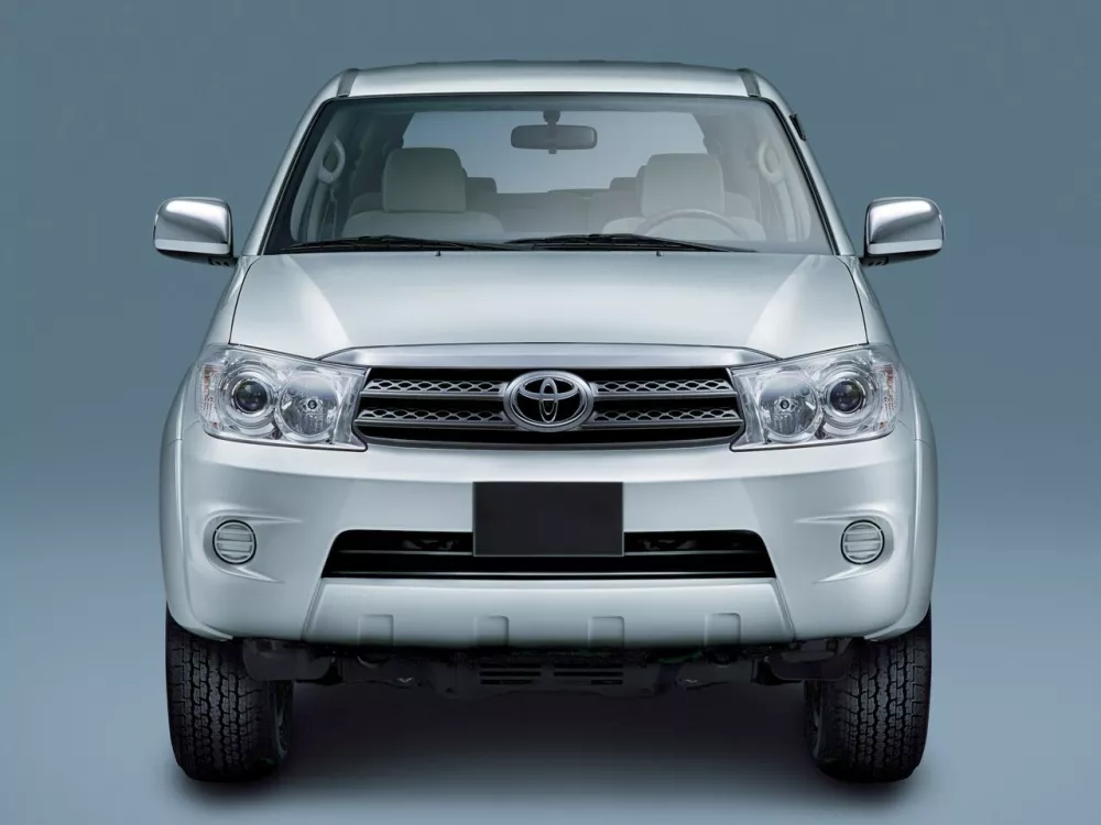 Автомобиль Toyota Fortuner I Рестайлинг Внедорожник (5 дверей)