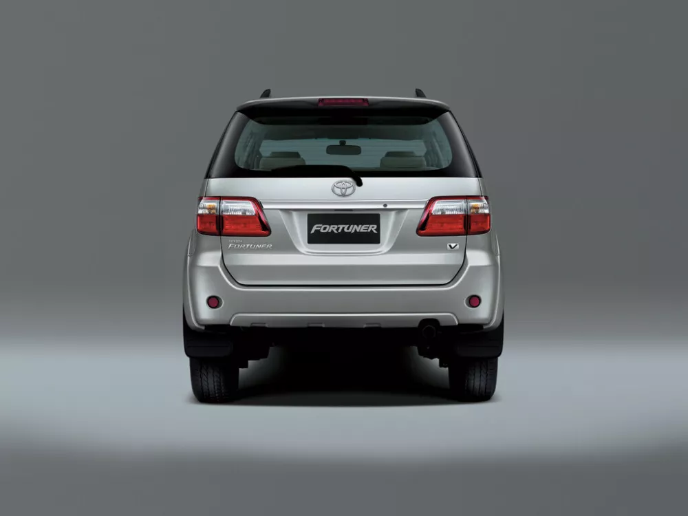 Автомобиль Toyota Fortuner I Рестайлинг Внедорожник (5 дверей)