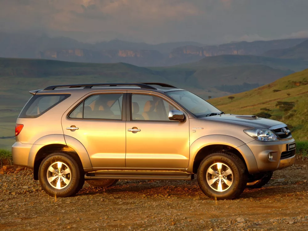 Автомобиль Toyota Fortuner I Внедорожник (5 дверей)