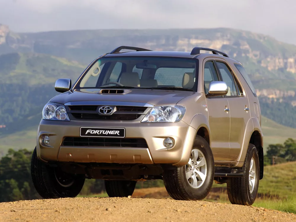 Автомобиль Toyota Fortuner I Внедорожник (5 дверей)