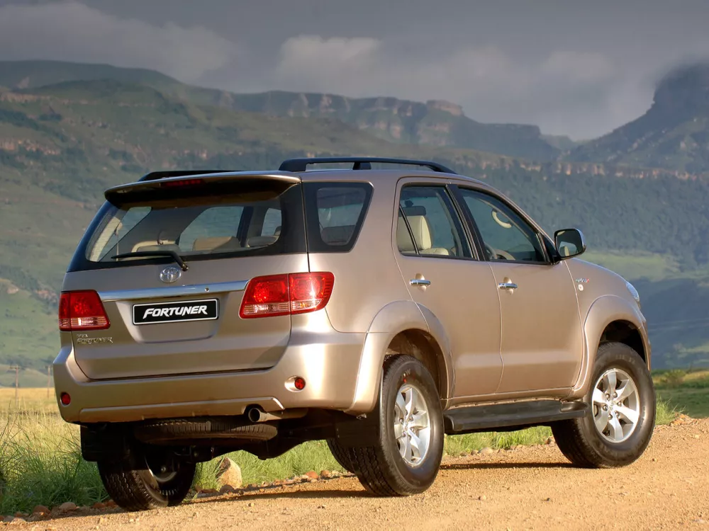 Автомобиль Toyota Fortuner I Внедорожник (5 дверей)