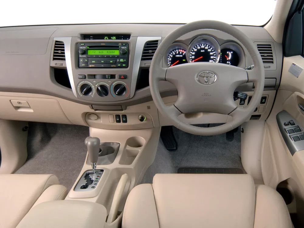 Автомобиль Toyota Fortuner I Внедорожник (5 дверей)
