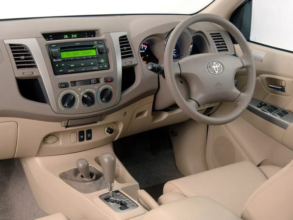 Автомобиль Toyota Fortuner I Внедорожник (5 дверей)