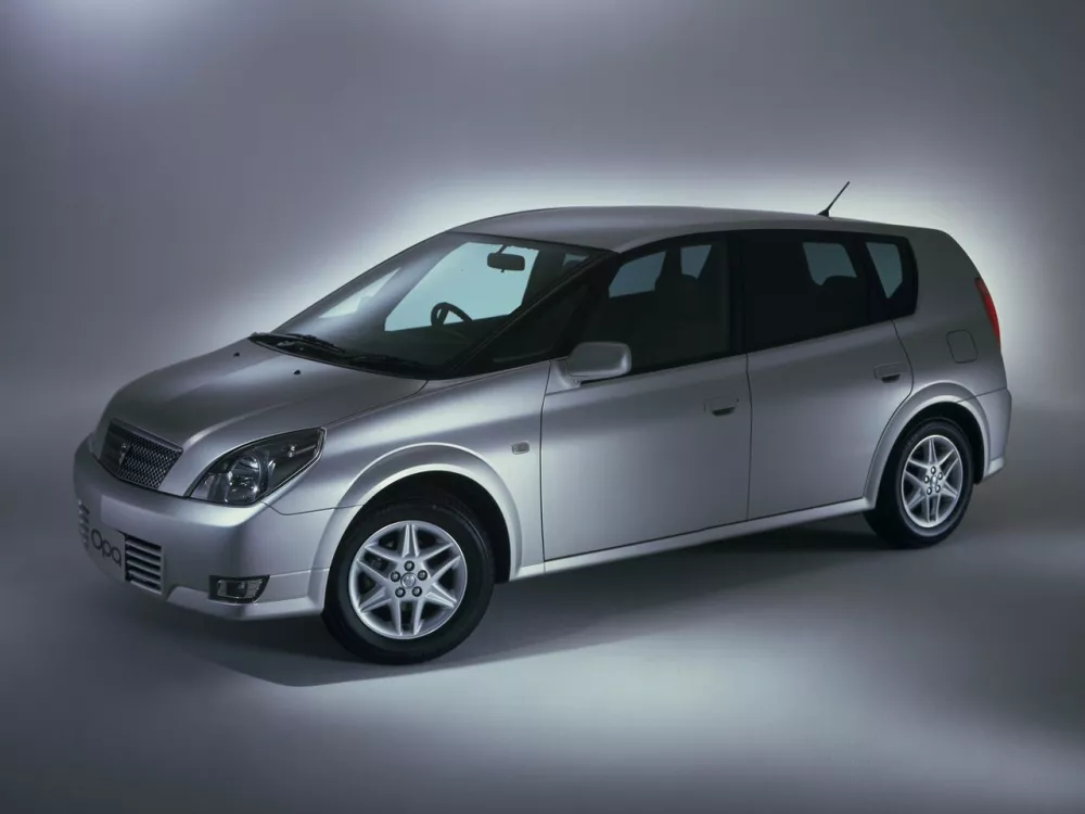 Автомобиль Toyota Opa I Универсал (5 дверей)
