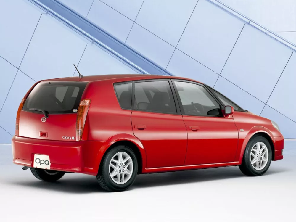 Автомобиль Toyota Opa I Универсал (5 дверей)