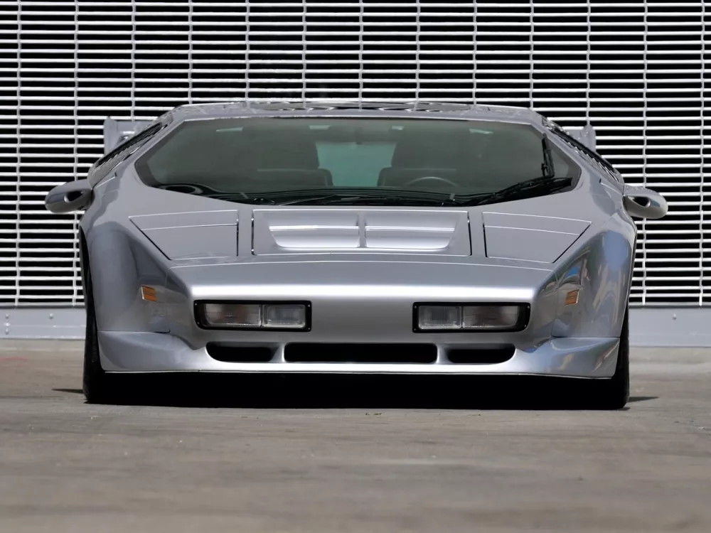 Автомобиль Vector W8 Twin Turbo Купе