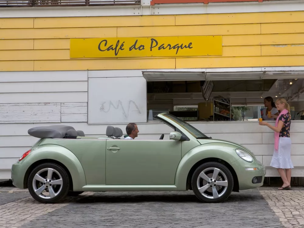 Автомобиль Volkswagen Beetle I (A4) Рестайлинг Кабриолет