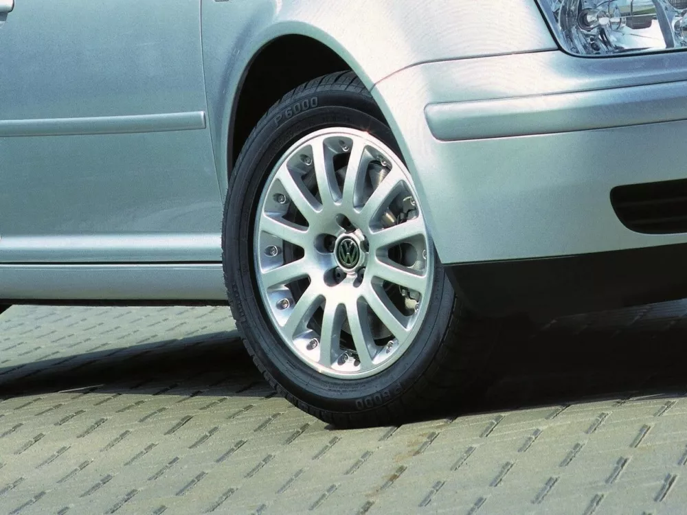 Автомобиль Volkswagen Bora I Седан