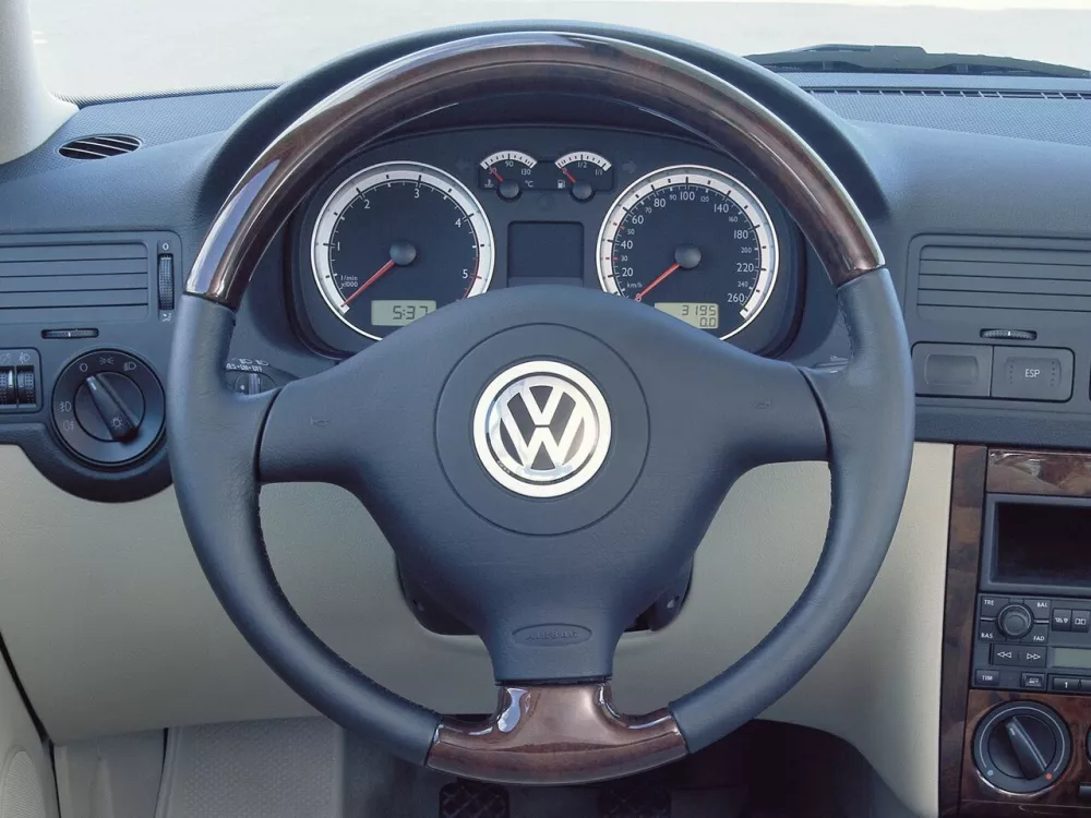 Автомобиль Volkswagen Bora I Седан