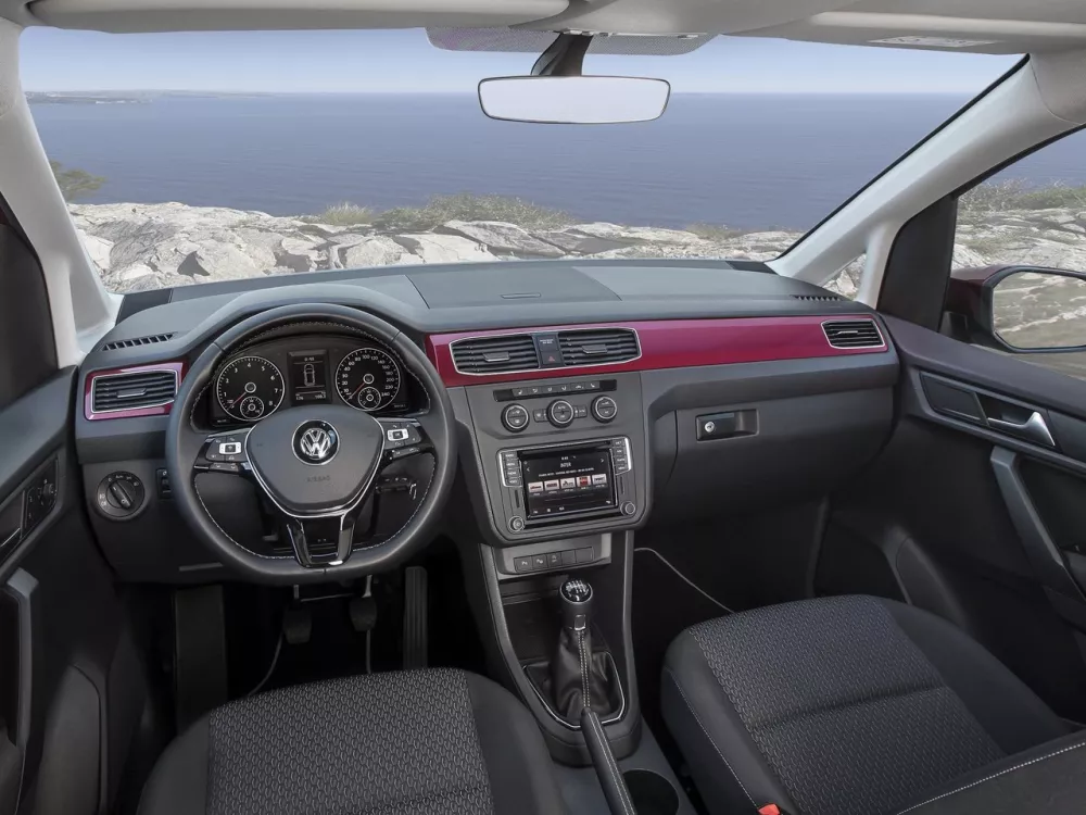 Автомобиль Volkswagen Caddy IV Компактвэн