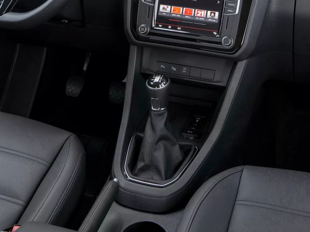 Автомобиль Volkswagen Caddy IV Компактвэн