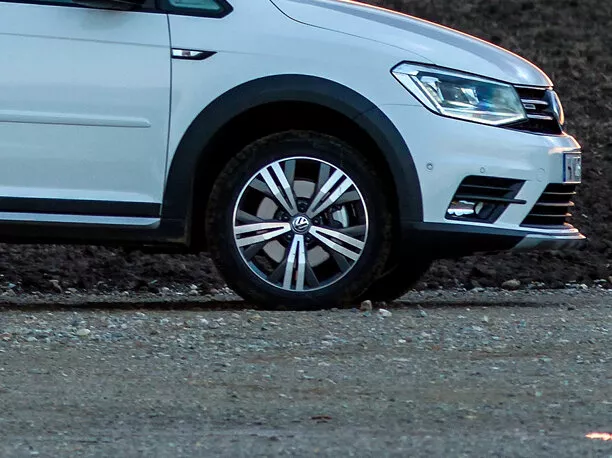 Автомобиль Volkswagen Caddy IV Фургон Alltrack