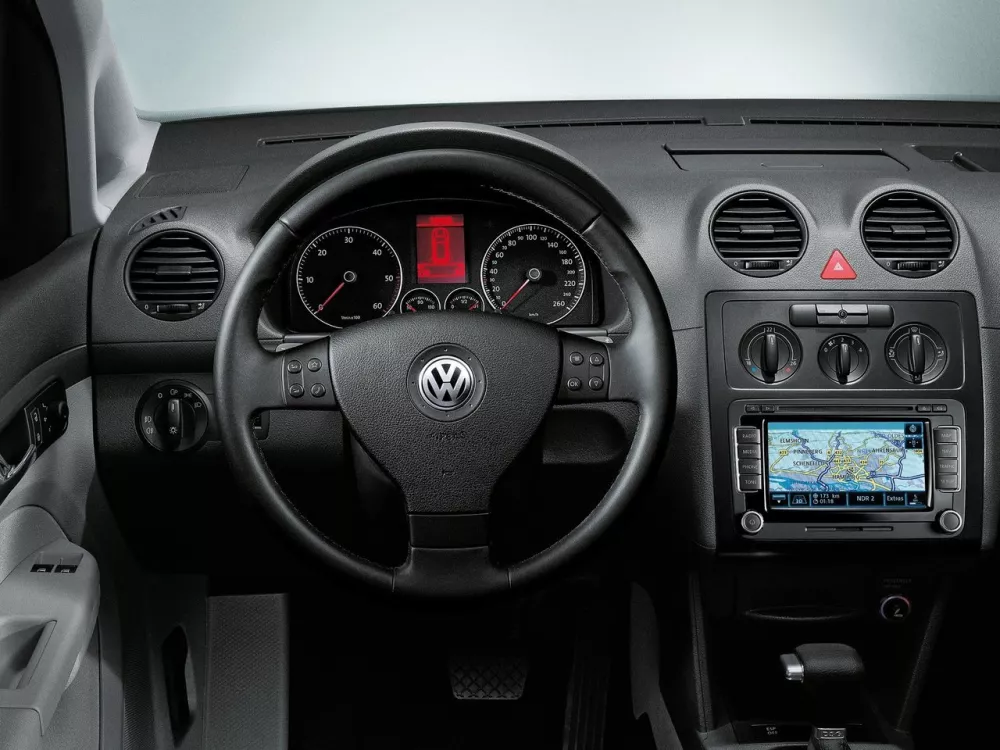 Автомобиль Volkswagen Caddy III Компактвэн Life Maxi