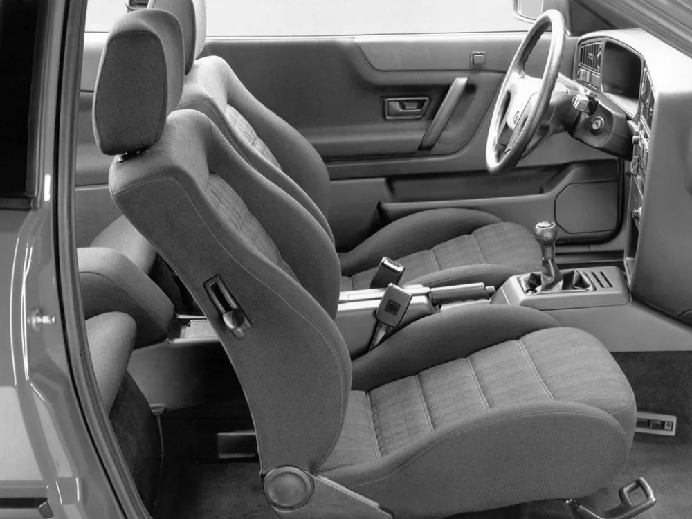 Автомобиль Volkswagen Corrado Хэтчбек (3 двери)