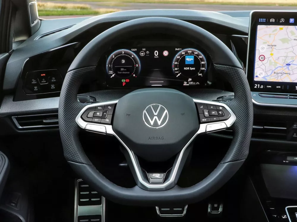 Автомобиль Volkswagen Golf VIII Рестайлинг Универсал (5 дверей)