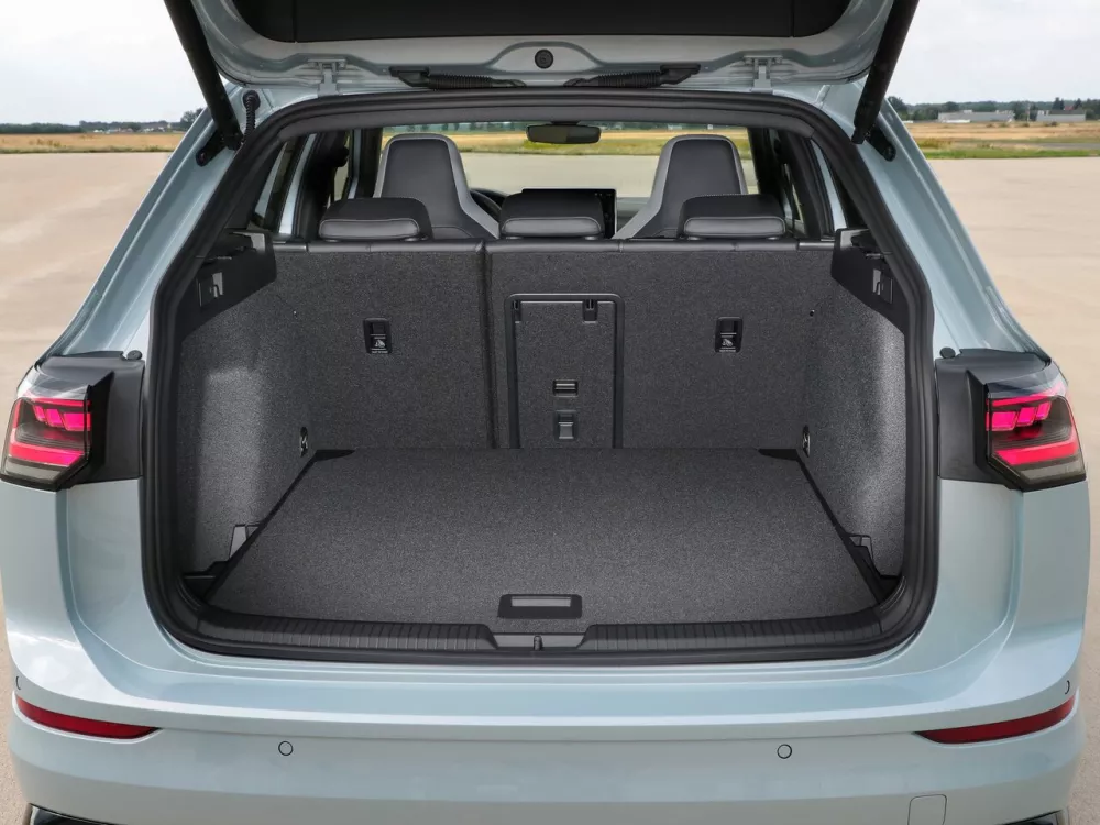 Автомобиль Volkswagen Golf VIII Рестайлинг Универсал (5 дверей)