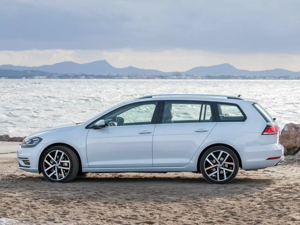 Автомобиль Volkswagen Golf VII Рестайлинг Универсал (5 дверей)
