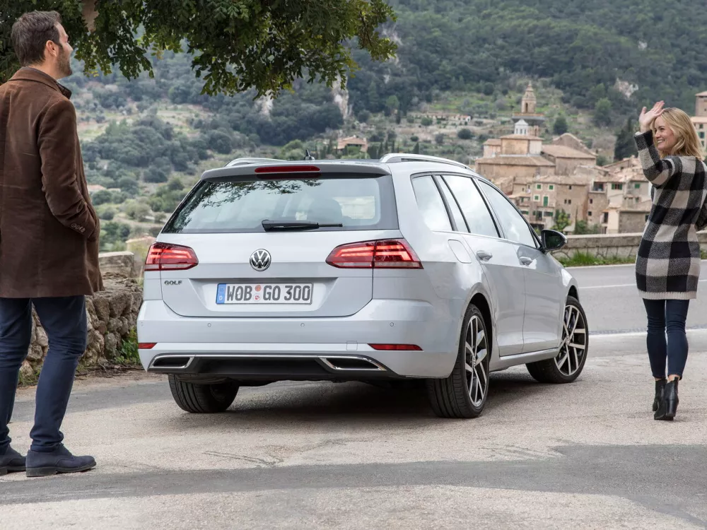 Автомобиль Volkswagen Golf VII Рестайлинг Универсал (5 дверей)