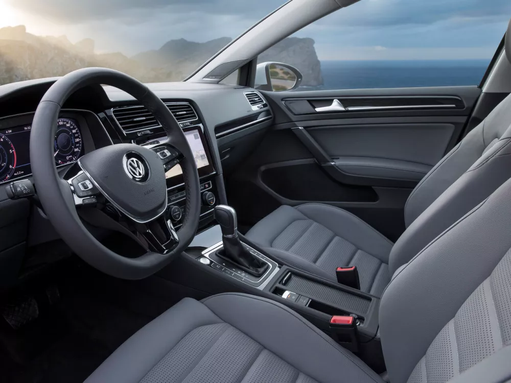 Автомобиль Volkswagen Golf VII Рестайлинг Универсал (5 дверей)