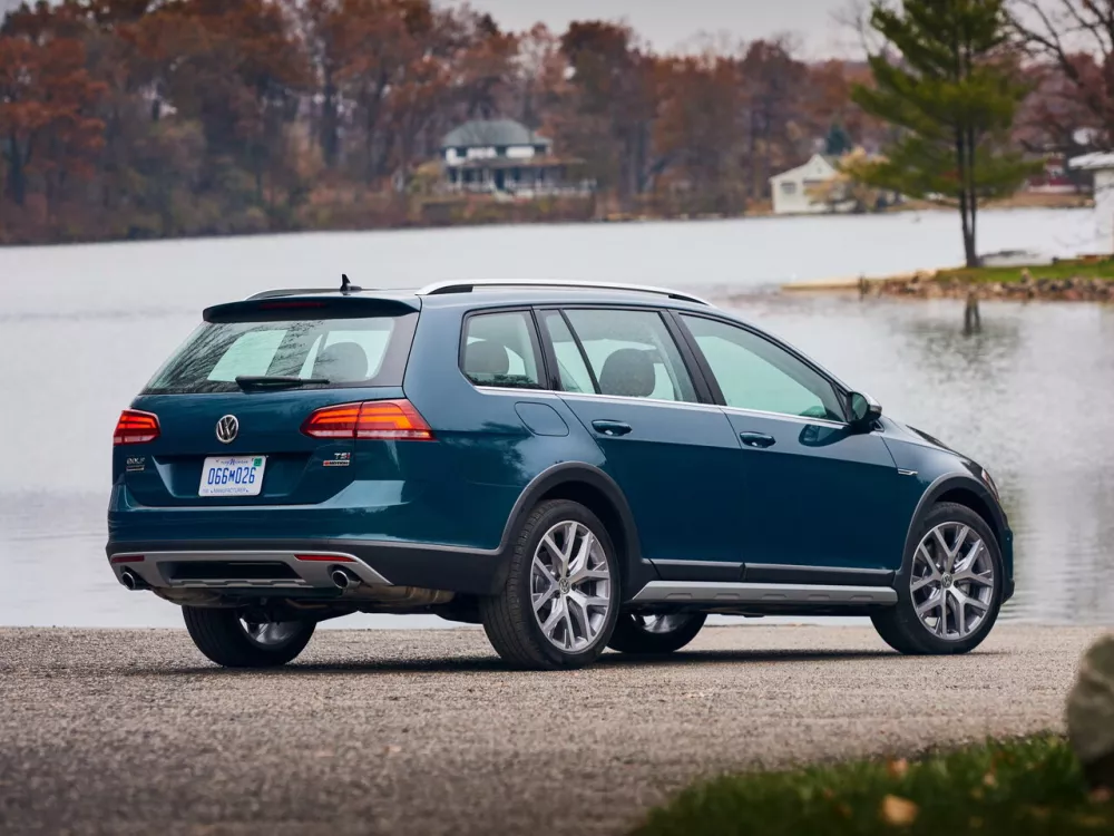 Автомобиль Volkswagen Golf VII Рестайлинг Универсал (5 дверей) Alltrack