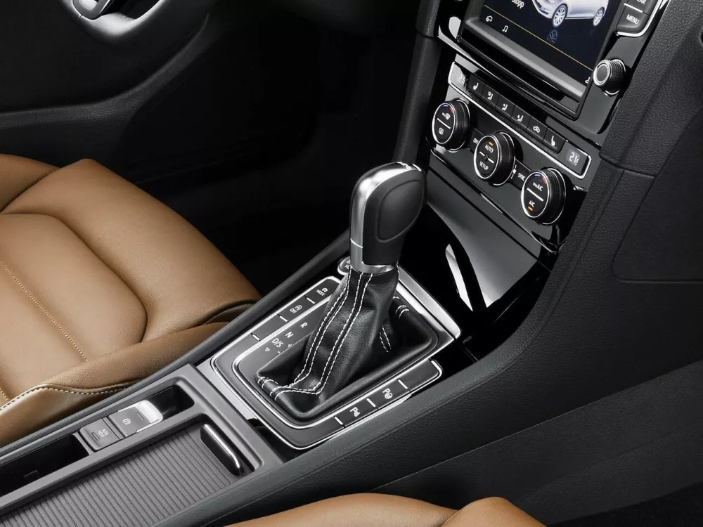Автомобиль Volkswagen Golf VII Хэтчбек (5 дверей)