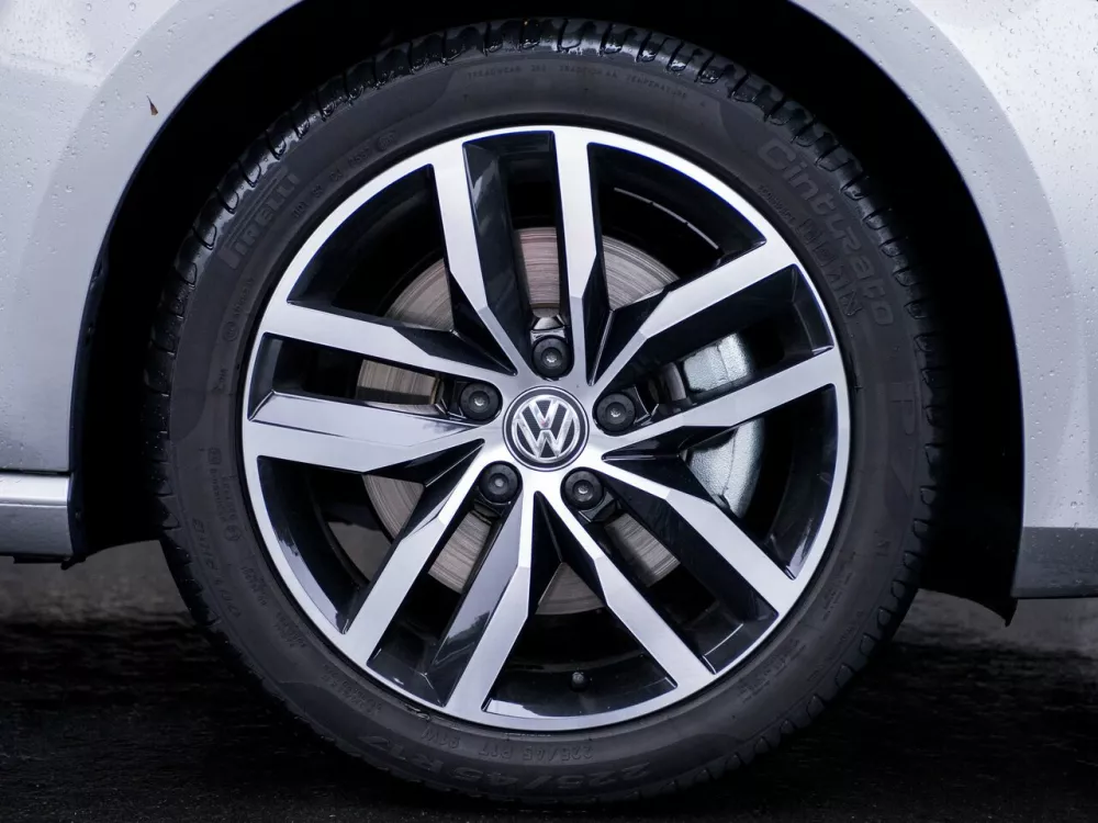 Автомобиль Volkswagen Golf VII Хэтчбек (5 дверей)