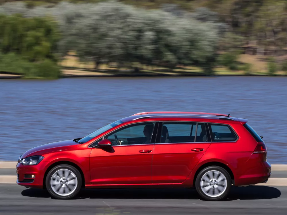 Автомобиль Volkswagen Golf VII Универсал (5 дверей)