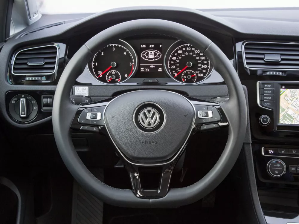 Автомобиль Volkswagen Golf VII Универсал (5 дверей)