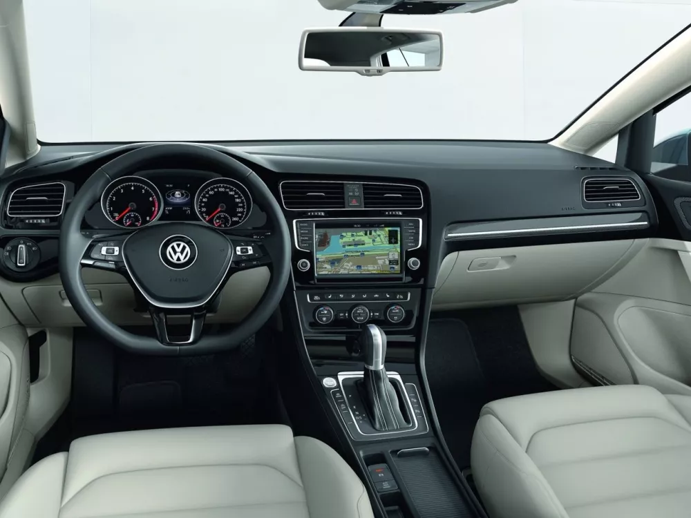 Автомобиль Volkswagen Golf VII Хэтчбек (3 двери)