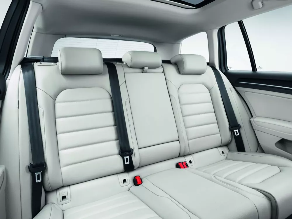 Автомобиль Volkswagen Golf VII Универсал (5 дверей)