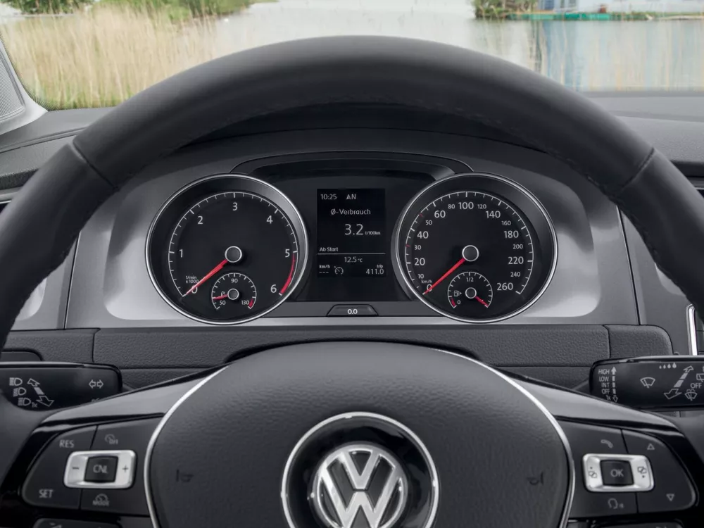 Автомобиль Volkswagen Golf VII Хэтчбек (3 двери)