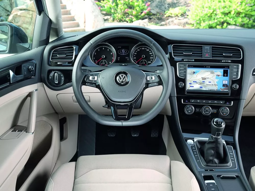 Автомобиль Volkswagen Golf VII Хэтчбек (3 двери)
