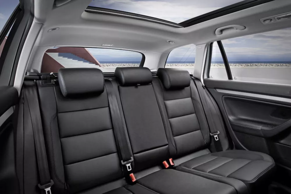 Автомобиль Volkswagen Golf VI Универсал (5 дверей)